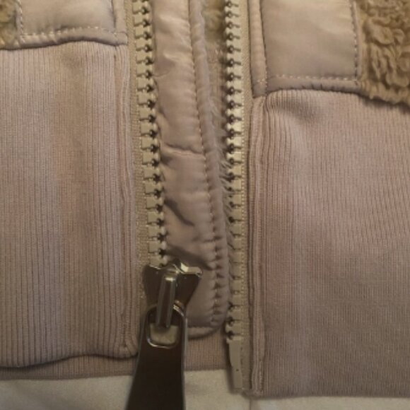 The North Face Sherpa Plaid Zip-Up Hoodie XS – Cozy, Athleisure, Fall-Ready - Picture 5 of 6